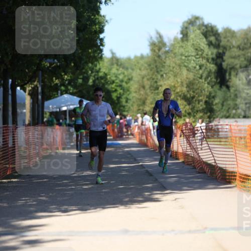 07.09.2025 - 19. Norderstedt Triathlon Michael Strokosch http://msf.ph/oto/8780865 07.09.2025 15:02:06 Laufen 988, 1041, 1421 meine-sportfotos.de