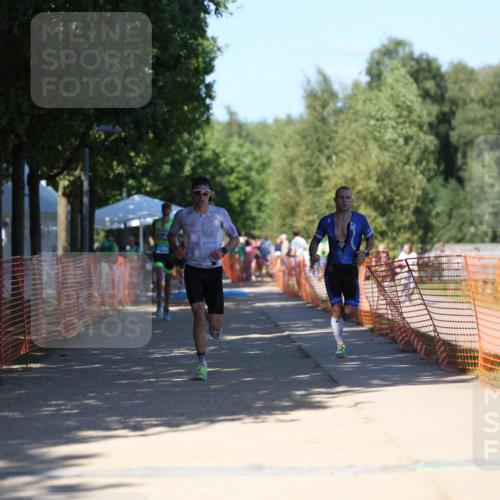 07.09.2025 - 19. Norderstedt Triathlon Michael Strokosch http://msf.ph/oto/8780871 07.09.2025 15:02:06 Laufen 988, 1041, 1421 meine-sportfotos.de