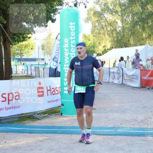 07.09.2025 - 19. Norderstedt Triathlon Zöllner http://msf.ph/oto/8780885 07.09.2025 17:37:13 Ziel 864, 929 meine-sportfotos.de