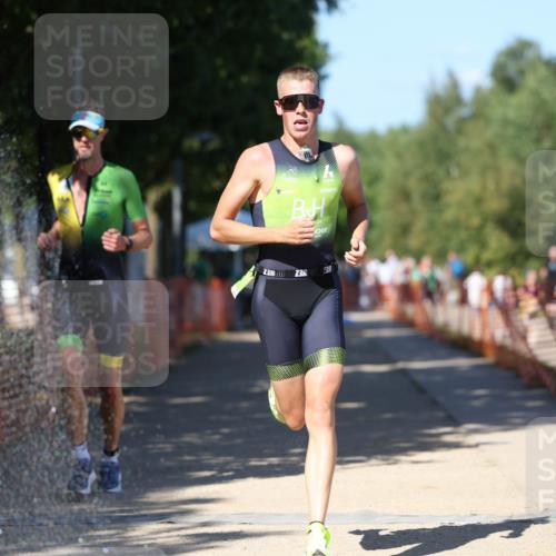 07.09.2025 - 19. Norderstedt Triathlon Michael Strokosch http://msf.ph/oto/8781050 07.09.2025 15:02:32 Laufen 1032 meine-sportfotos.de