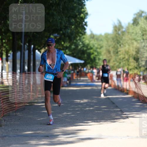 07.09.2025 - 19. Norderstedt Triathlon Michael Strokosch http://msf.ph/oto/8781112 07.09.2025 15:10:05 Laufen 363, 880, 1010, 1013 meine-sportfotos.de