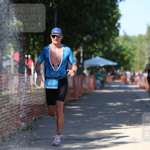 07.09.2025 - 19. Norderstedt Triathlon Michael Strokosch http://msf.ph/oto/8781144 07.09.2025 15:10:06 Laufen 363, 880, 1010, 1013 meine-sportfotos.de