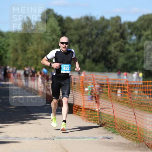07.09.2025 - 19. Norderstedt Triathlon Michael Strokosch http://msf.ph/oto/8781191 07.09.2025 15:10:43 Laufen 420, 1000, 1462 meine-sportfotos.de