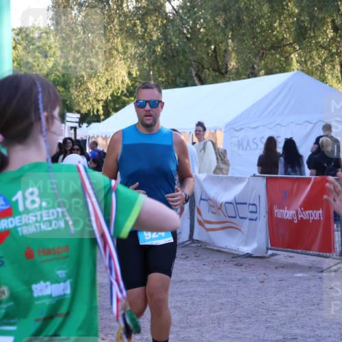 07.09.2025 - 19. Norderstedt Triathlon Zöllner http://msf.ph/oto/8781200 07.09.2025 17:38:39 Ziel 924 meine-sportfotos.de