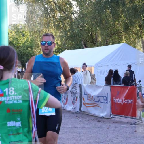 07.09.2025 - 19. Norderstedt Triathlon Zöllner http://msf.ph/oto/8781211 07.09.2025 17:38:39 Ziel 924 meine-sportfotos.de