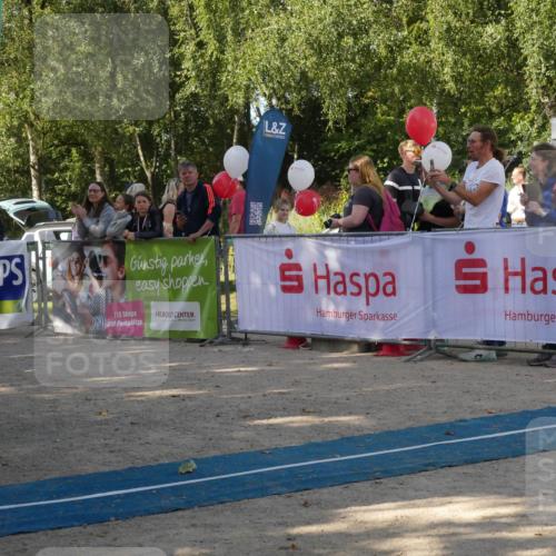 07.09.2025 - 19. Norderstedt Triathlon Zöllner http://msf.ph/oto/8781298 07.09.2025 10:57:39 Ziel 58, 125, 126, 636 meine-sportfotos.de
