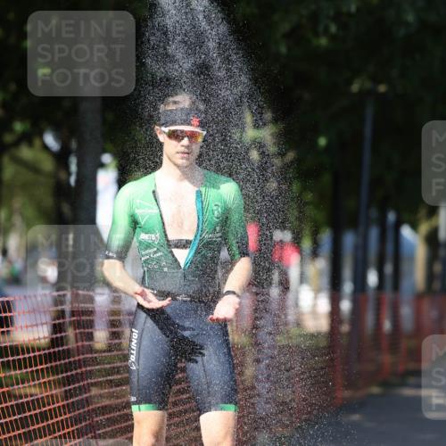 07.09.2025 - 19. Norderstedt Triathlon Michael Strokosch http://msf.ph/oto/8781321 07.09.2025 15:11:15 Laufen 985, 1012, 1016 meine-sportfotos.de