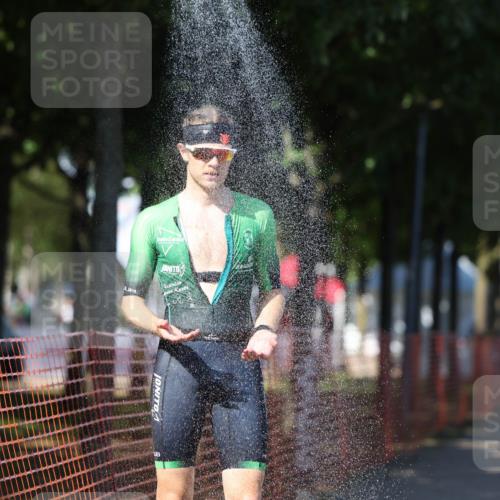 07.09.2025 - 19. Norderstedt Triathlon Michael Strokosch http://msf.ph/oto/8781326 07.09.2025 15:11:15 Laufen 985, 1012, 1016 meine-sportfotos.de