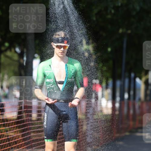07.09.2025 - 19. Norderstedt Triathlon Michael Strokosch http://msf.ph/oto/8781329 07.09.2025 15:11:15 Laufen 985, 1012, 1016 meine-sportfotos.de