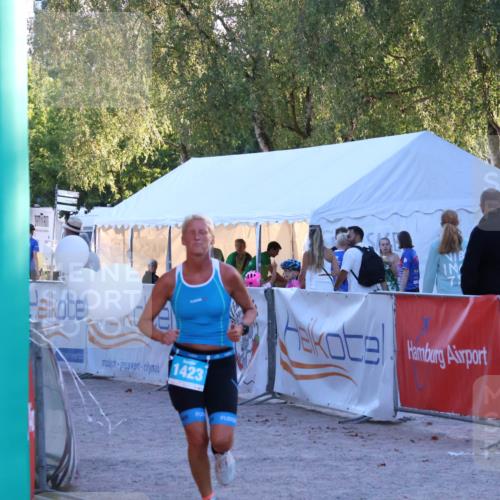 07.09.2025 - 19. Norderstedt Triathlon Zöllner http://msf.ph/oto/8781333 07.09.2025 17:42:39 Ziel 1423 meine-sportfotos.de