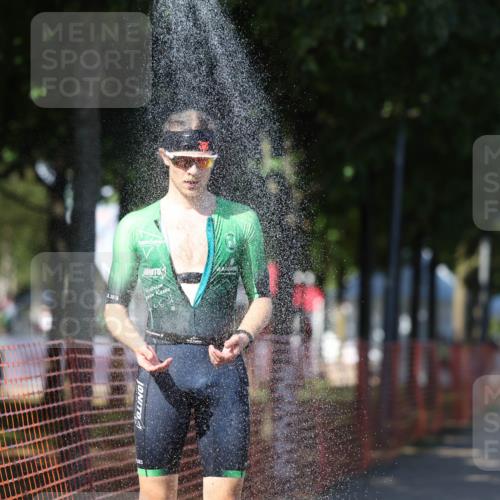 07.09.2025 - 19. Norderstedt Triathlon Michael Strokosch http://msf.ph/oto/8781335 07.09.2025 15:11:15 Laufen 985, 1012, 1016 meine-sportfotos.de