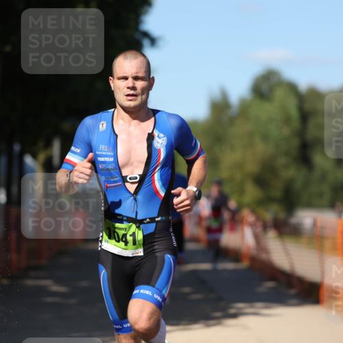 07.09.2025 - 19. Norderstedt Triathlon Michael Strokosch http://msf.ph/oto/8781343 07.09.2025 15:11:16 Laufen 985, 1012, 1016 meine-sportfotos.de