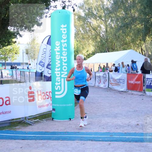 07.09.2025 - 19. Norderstedt Triathlon Zöllner http://msf.ph/oto/8781369 07.09.2025 17:42:40 Ziel 1423 meine-sportfotos.de