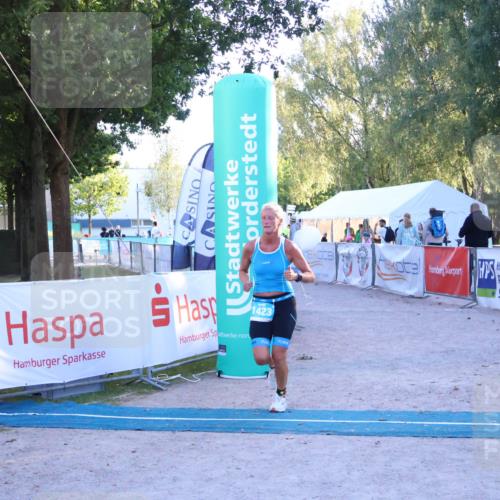 07.09.2025 - 19. Norderstedt Triathlon Zöllner http://msf.ph/oto/8781373 07.09.2025 17:42:41 Ziel 1423 meine-sportfotos.de