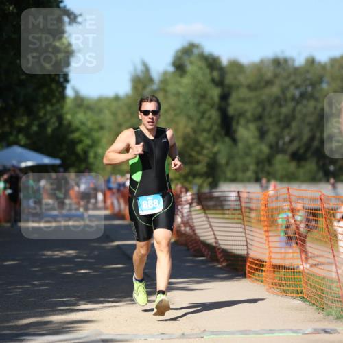 07.09.2025 - 19. Norderstedt Triathlon Michael Strokosch http://msf.ph/oto/8781438 07.09.2025 15:11:24 Laufen 888, 979, 985, 1012 meine-sportfotos.de