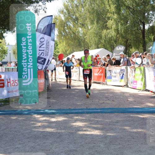 07.09.2025 - 19. Norderstedt Triathlon Zöllner http://msf.ph/oto/8781447 07.09.2025 12:56:33 Ziel 261, 807, 1249, 1294 meine-sportfotos.de