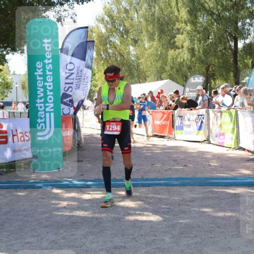 07.09.2025 - 19. Norderstedt Triathlon Zöllner http://msf.ph/oto/8781479 07.09.2025 12:56:35 Ziel 261, 807, 1249, 1294 meine-sportfotos.de