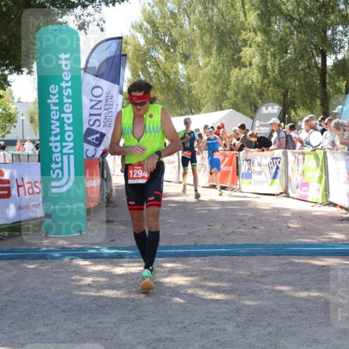 07.09.2025 - 19. Norderstedt Triathlon Zöllner http://msf.ph/oto/8781484 07.09.2025 12:56:35 Ziel 261, 807, 1249, 1294 meine-sportfotos.de