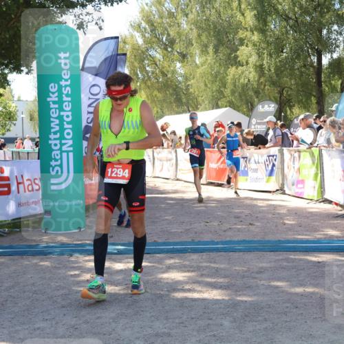 07.09.2025 - 19. Norderstedt Triathlon Zöllner http://msf.ph/oto/8781493 07.09.2025 12:56:35 Ziel 261, 807, 1249, 1294 meine-sportfotos.de