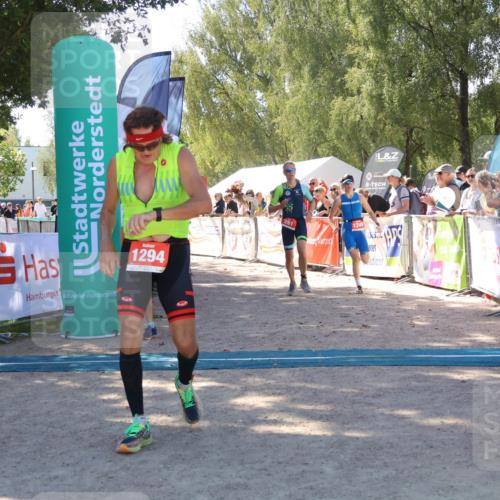 07.09.2025 - 19. Norderstedt Triathlon Zöllner http://msf.ph/oto/8781496 07.09.2025 12:56:36 Ziel 261, 807, 1249, 1294 meine-sportfotos.de