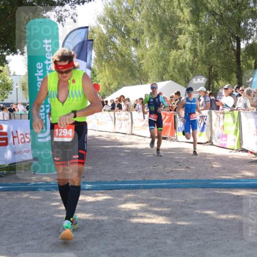 07.09.2025 - 19. Norderstedt Triathlon Zöllner http://msf.ph/oto/8781501 07.09.2025 12:56:36 Ziel 261, 807, 1249, 1294 meine-sportfotos.de