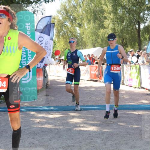 07.09.2025 - 19. Norderstedt Triathlon Zöllner http://msf.ph/oto/8781527 07.09.2025 12:56:38 Ziel 261, 807, 1249, 1294 meine-sportfotos.de