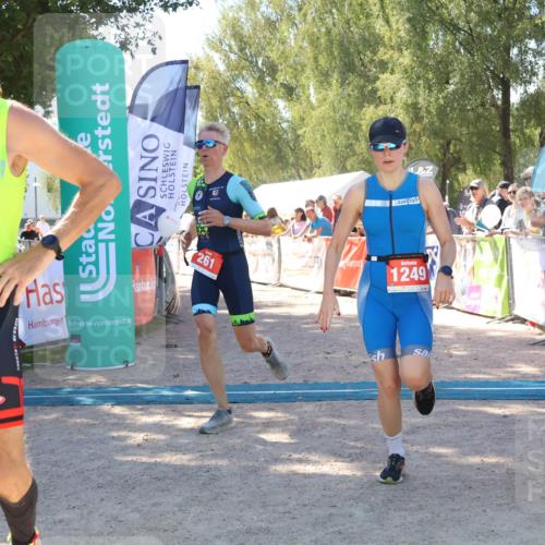 07.09.2025 - 19. Norderstedt Triathlon Zöllner http://msf.ph/oto/8781531 07.09.2025 12:56:38 Ziel 261, 807, 1249, 1294 meine-sportfotos.de