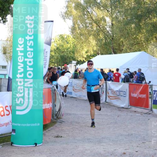 07.09.2025 - 19. Norderstedt Triathlon Zöllner http://msf.ph/oto/8781540 07.09.2025 17:43:44 Ziel 383, 429, 952 meine-sportfotos.de