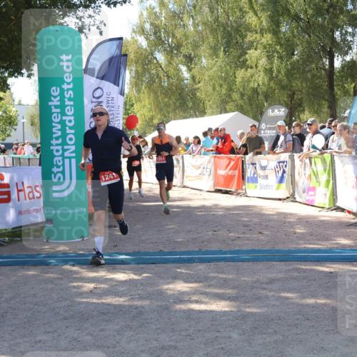 07.09.2025 - 19. Norderstedt Triathlon Zöllner http://msf.ph/oto/8781574 07.09.2025 12:56:45 Ziel 1241, 1351, 1387 meine-sportfotos.de