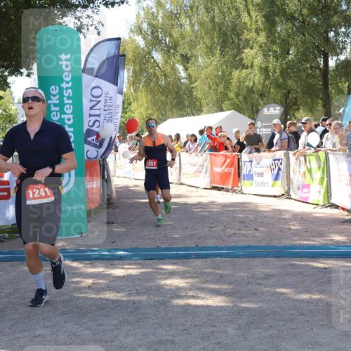 07.09.2025 - 19. Norderstedt Triathlon Zöllner http://msf.ph/oto/8781592 07.09.2025 12:56:46 Ziel 1241, 1351, 1387 meine-sportfotos.de