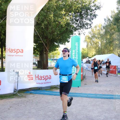 07.09.2025 - 19. Norderstedt Triathlon Zöllner http://msf.ph/oto/8781603 07.09.2025 17:43:46 Ziel 383, 429, 952 meine-sportfotos.de