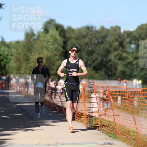 07.09.2025 - 19. Norderstedt Triathlon Michael Strokosch http://msf.ph/oto/8781604 07.09.2025 15:12:11 Laufen 428, 995 meine-sportfotos.de