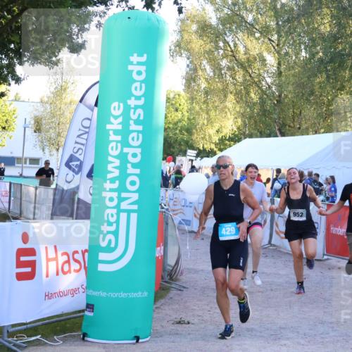 07.09.2025 - 19. Norderstedt Triathlon Zöllner http://msf.ph/oto/8781606 07.09.2025 17:43:47 Ziel 383, 429, 952 meine-sportfotos.de
