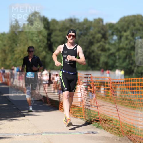 07.09.2025 - 19. Norderstedt Triathlon Michael Strokosch http://msf.ph/oto/8781621 07.09.2025 15:12:12 Laufen 428, 995 meine-sportfotos.de