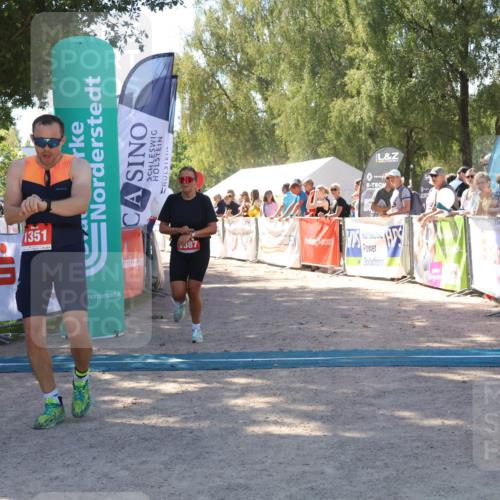 07.09.2025 - 19. Norderstedt Triathlon Zöllner http://msf.ph/oto/8781626 07.09.2025 12:56:48 Ziel 1241, 1351, 1387 meine-sportfotos.de