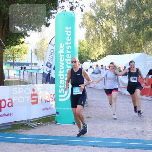 07.09.2025 - 19. Norderstedt Triathlon Zöllner http://msf.ph/oto/8781628 07.09.2025 17:43:48 Ziel 383, 429, 952 meine-sportfotos.de