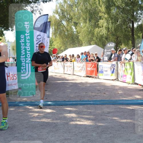07.09.2025 - 19. Norderstedt Triathlon Zöllner http://msf.ph/oto/8781633 07.09.2025 12:56:49 Ziel 1241, 1351, 1387 meine-sportfotos.de
