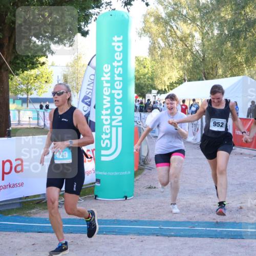 07.09.2025 - 19. Norderstedt Triathlon Zöllner http://msf.ph/oto/8781638 07.09.2025 17:43:48 Ziel 383, 429, 952 meine-sportfotos.de