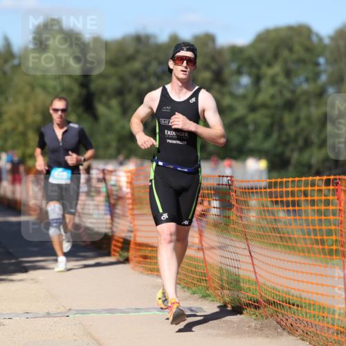 07.09.2025 - 19. Norderstedt Triathlon Michael Strokosch http://msf.ph/oto/8781645 07.09.2025 15:12:12 Laufen 428, 995 meine-sportfotos.de