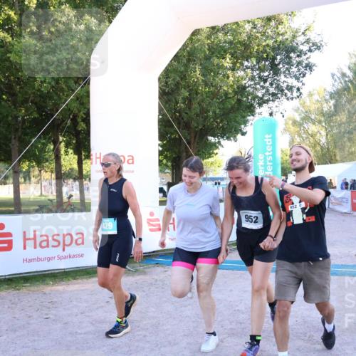 07.09.2025 - 19. Norderstedt Triathlon Zöllner http://msf.ph/oto/8781672 07.09.2025 17:43:50 Ziel 383, 429, 952, 1448 meine-sportfotos.de