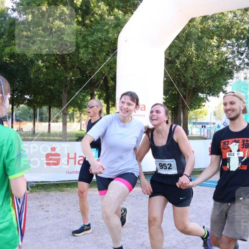 07.09.2025 - 19. Norderstedt Triathlon Zöllner http://msf.ph/oto/8781678 07.09.2025 17:43:50 Ziel 383, 429, 952, 1448 meine-sportfotos.de