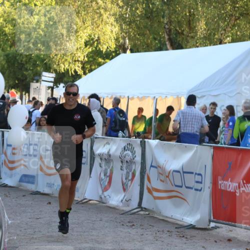 07.09.2025 - 19. Norderstedt Triathlon Zöllner http://msf.ph/oto/8781692 07.09.2025 17:43:52 Ziel 383, 429, 952, 1448 meine-sportfotos.de