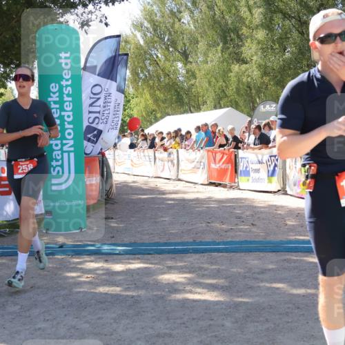 07.09.2025 - 19. Norderstedt Triathlon Zöllner http://msf.ph/oto/8781712 07.09.2025 12:57:25 Ziel 258, 850 meine-sportfotos.de