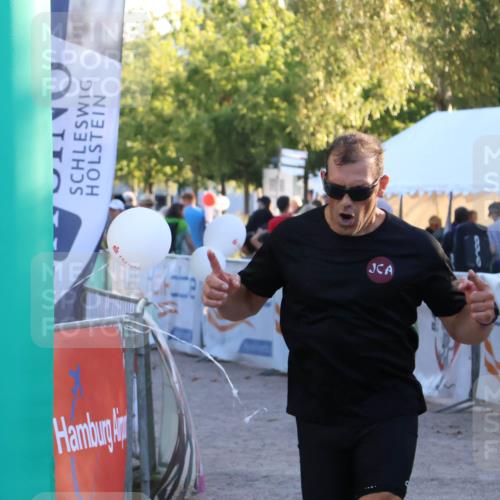 07.09.2025 - 19. Norderstedt Triathlon Zöllner http://msf.ph/oto/8781752 07.09.2025 17:43:55 Ziel 952, 1448 meine-sportfotos.de