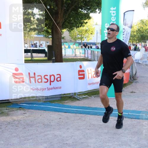 07.09.2025 - 19. Norderstedt Triathlon Zöllner http://msf.ph/oto/8781772 07.09.2025 17:43:56 Ziel 1448 meine-sportfotos.de