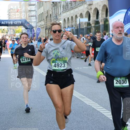 07.09.2025 - BARMER Alsterlauf Strokosch-Dieckow http://msf.ph/oto/8781853 07.09.2025 10:05:32 Ziel 2064, 2399, 2435, 2773, 3015, 3573, 3574, 3839, 3991, 4028, 4310, 4355, 4401, 4465, 4729, 4777, 4806, 5061, 5105, 5424, 5431, 5432, 5616, 5728, 5752, 5787, 5788, 5811, 6327, 8023, 8045, 8064, 8184, 8185, 8190, 8259, 8327, 8332, 8333, 8445, 8446, 8484, 8485 meine-sportfotos.de