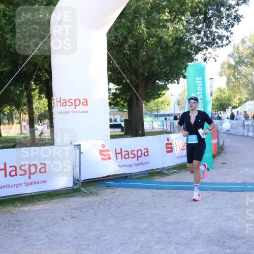 07.09.2025 - 19. Norderstedt Triathlon Zöllner http://msf.ph/oto/8781854 07.09.2025 17:44:08 Ziel 372 meine-sportfotos.de
