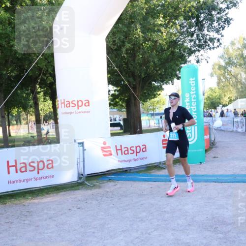 07.09.2025 - 19. Norderstedt Triathlon Zöllner http://msf.ph/oto/8781860 07.09.2025 17:44:08 Ziel 372 meine-sportfotos.de