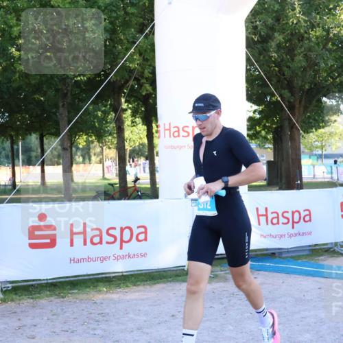 07.09.2025 - 19. Norderstedt Triathlon Zöllner http://msf.ph/oto/8781882 07.09.2025 17:44:09 Ziel 372 meine-sportfotos.de
