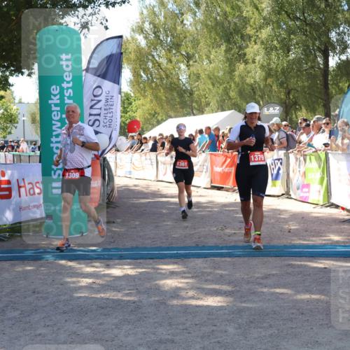 07.09.2025 - 19. Norderstedt Triathlon Zöllner http://msf.ph/oto/8781892 07.09.2025 12:57:57 Ziel 818, 1309, 1361, 1379 meine-sportfotos.de